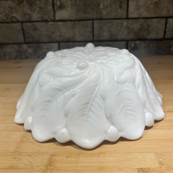 Vintage 1960s Indiana Glass Milk Glass Footed Serving Bowl Wild Rose 9” - Picture 6 of 8